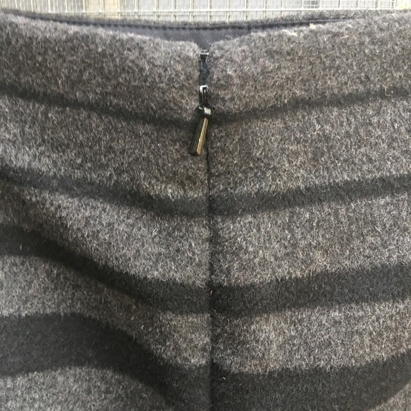 Banana Republic Pencil Mini-Skirt, Size 12, Gray & Black Stripes, Wool Blend - Picture 3 of 8